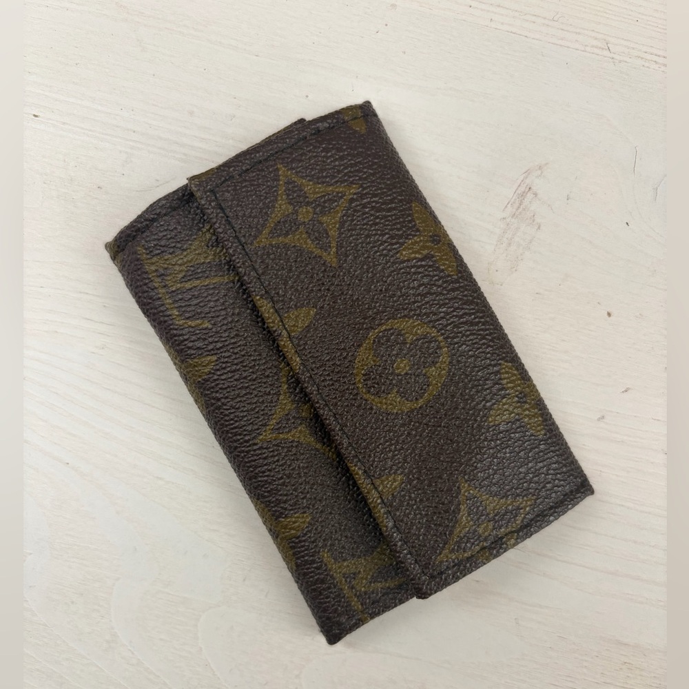 Louis Vuitton Vintage Monogram Key Holder Brown